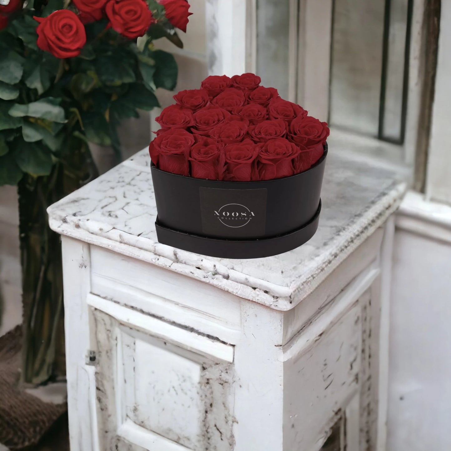 Surprise your loved one with this Noosa Collection preserved roses heart box. The perfect gift, this everlasting floral bouquet features 16 beautiful mini red roses arranged in a heart-shaped box