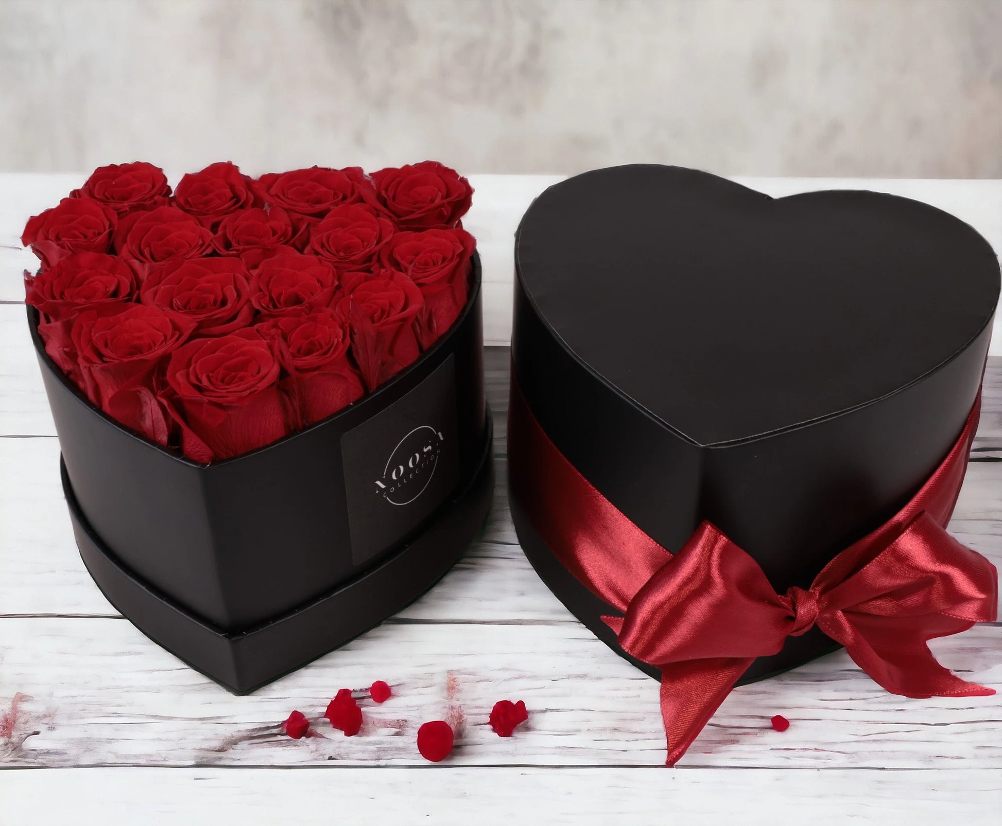 Surprise your loved one with this Noosa Collection preserved roses heart box. The perfect gift, this everlasting floral bouquet features 16 beautiful mini red roses arranged in a heart-shaped box